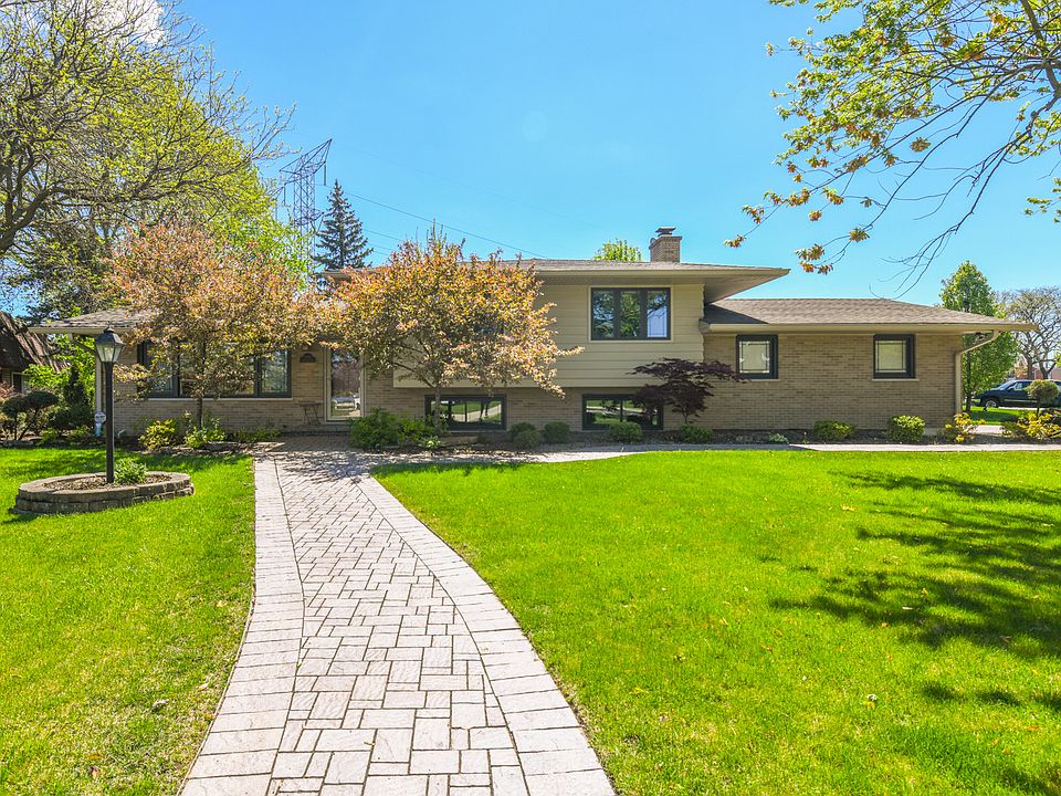 1st image of 2909 Briarwood Dr E