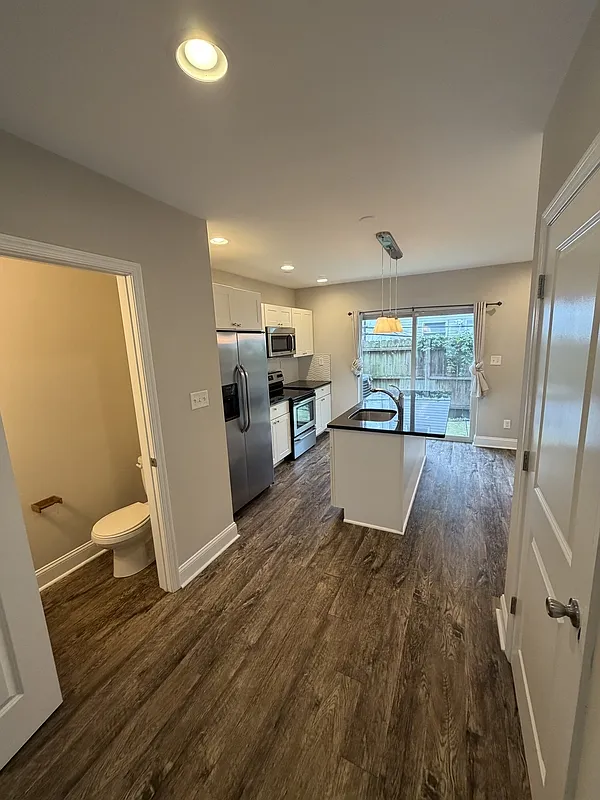 2 bed, 1.5 bath, $1,650 — Photo 4