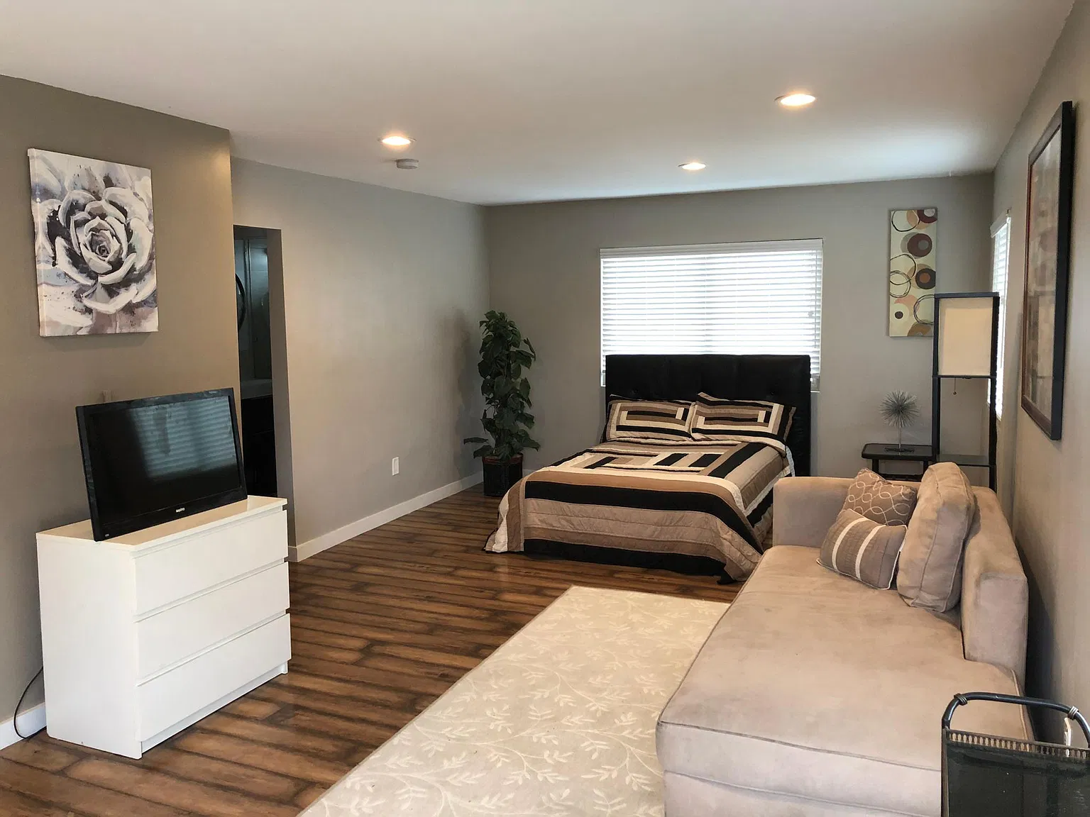 Studio, 515 sqft, $1,890 — Photo 4