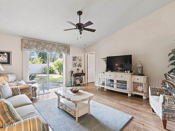 2nd image of 401 Dahoon Holly Dr