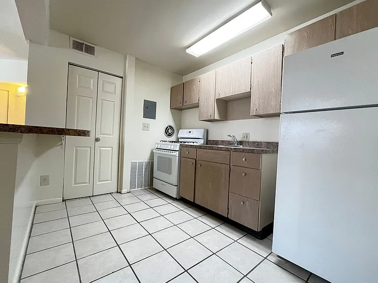 HIckory Heights Apartments — Photo 30