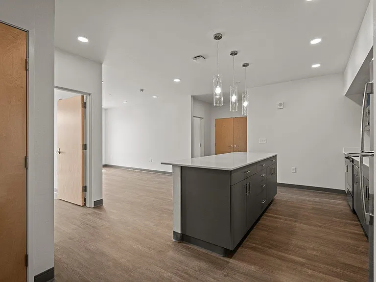 Ironside Apartments — Photo 8