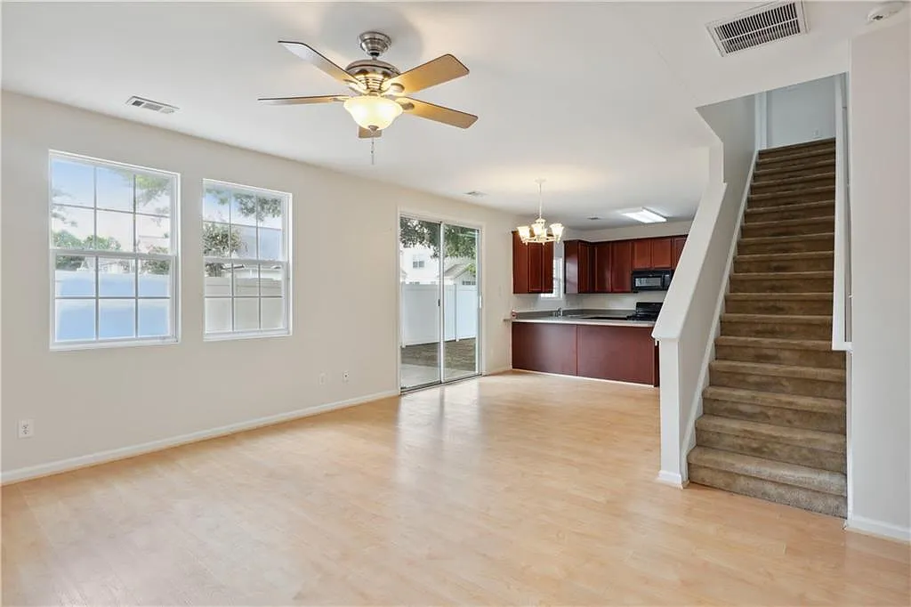 3 bed, 2.5 bath, 1606 sqft, $2,450 — Photo 4