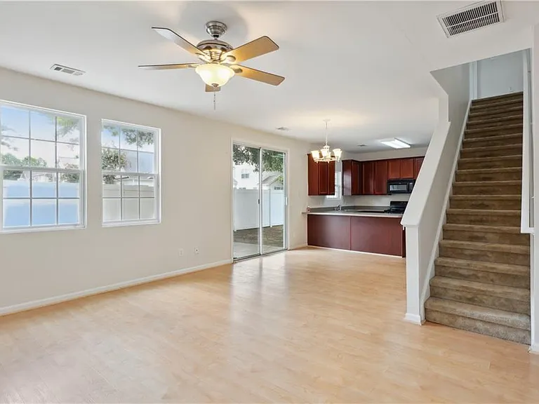 276 Hiawassee Dr — Photo 4