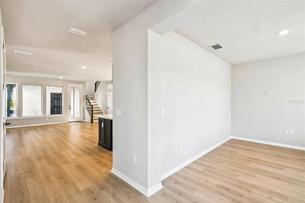 3 bed, 2.5 bath, 2308 sqft, $2,750 — Photo 2