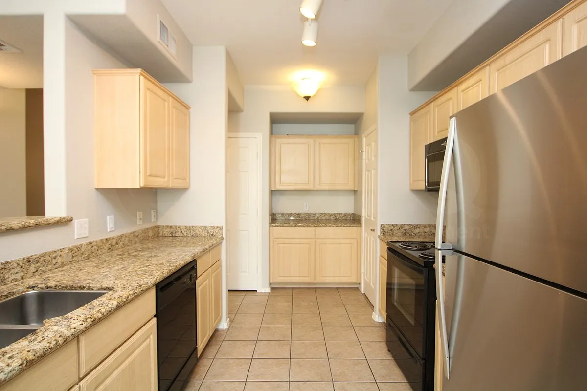 2 bed, 2.0 bath, 1082 sqft, $1,795 — Photo 3