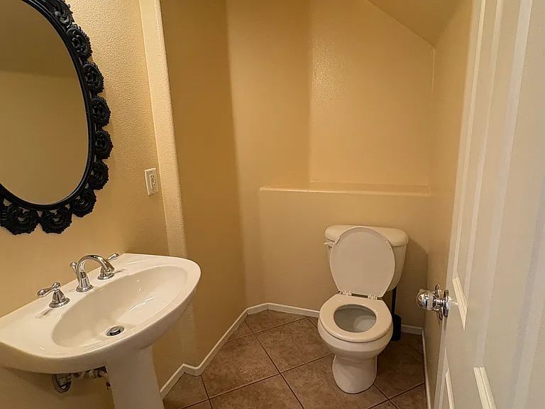 57 Crocus St — Photo 4