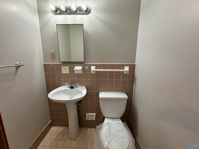 3812 Melody Cir NE — Photo 16