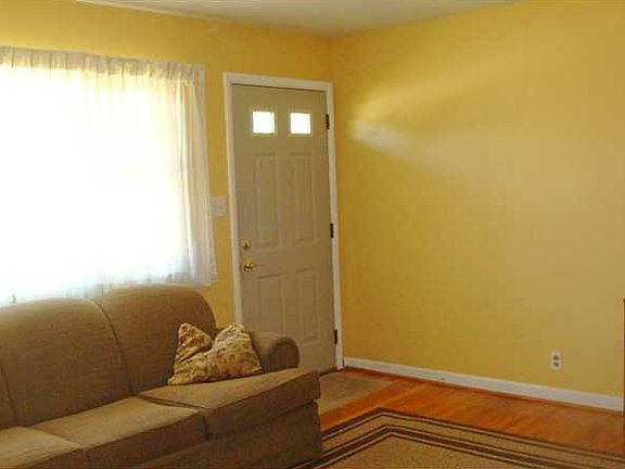 2nd image of 6113 Meadowood Dr