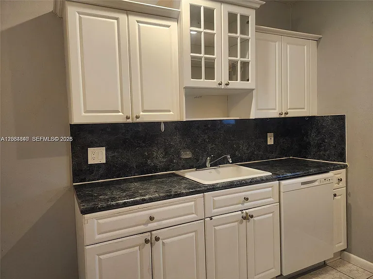 421 NE 1st St #112 — Photo 2