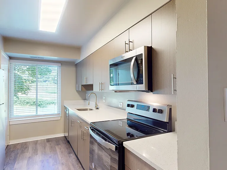 Seneca Place — Photo 44