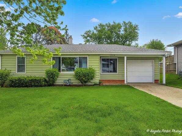 1208 Birch St, Lake In The Hills, IL 60156