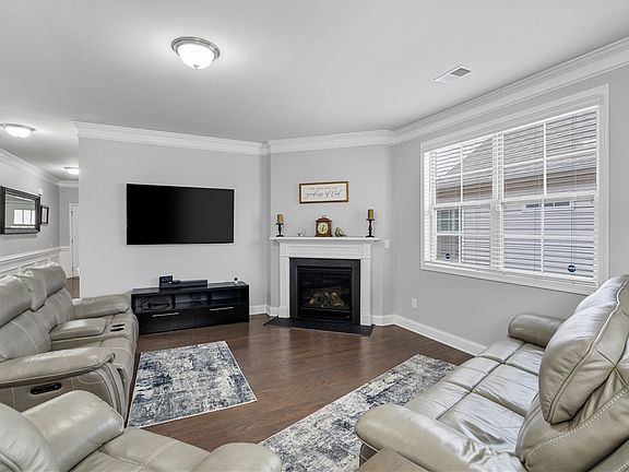 5th image of 120 Rossmoor Ct