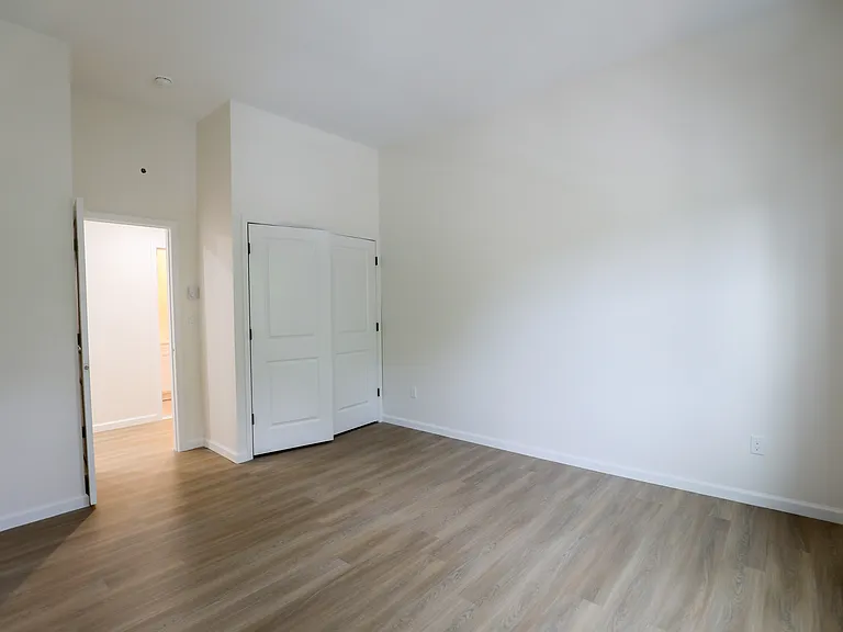 190 Broadway #2D — Photo 7
