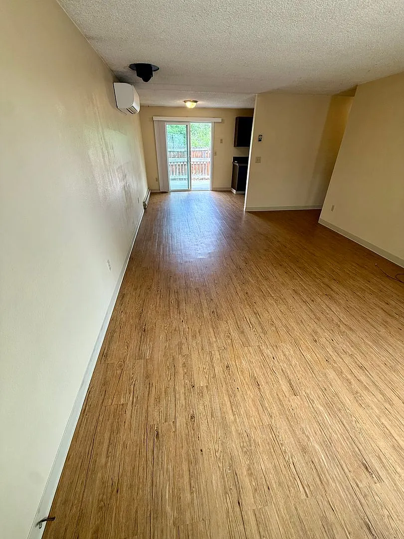 Charming 2-Bedroom, 1-Bath Duplex with Garage & Fenced Backyard — Photo 4