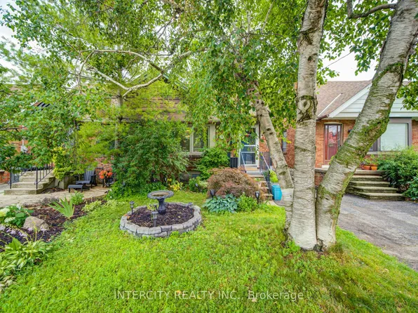 256 Blantyre Ave, Toronto, ON M1N 2S1