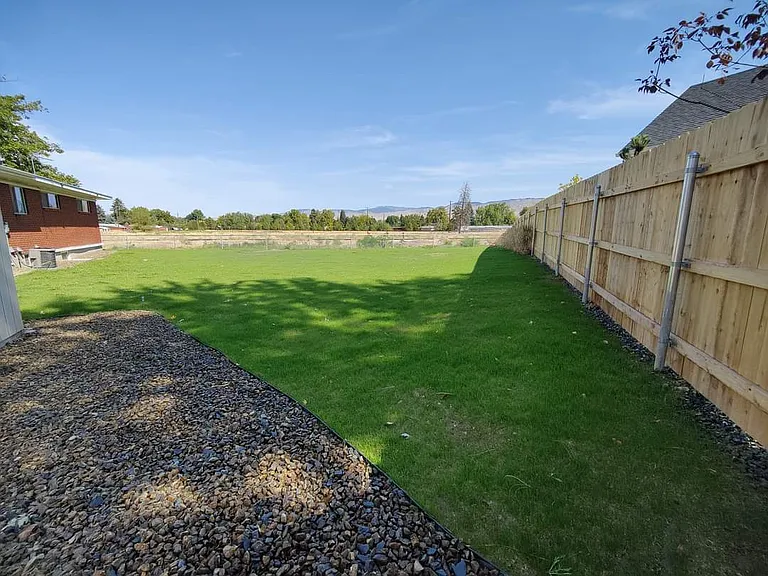 1104 S Manor Dr — Photo 11