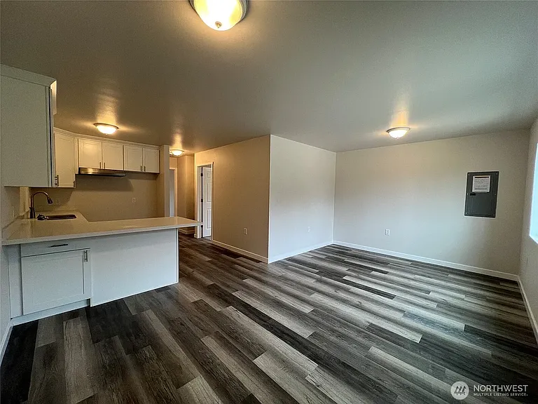 528 W Cushing St #528 — Photo 4