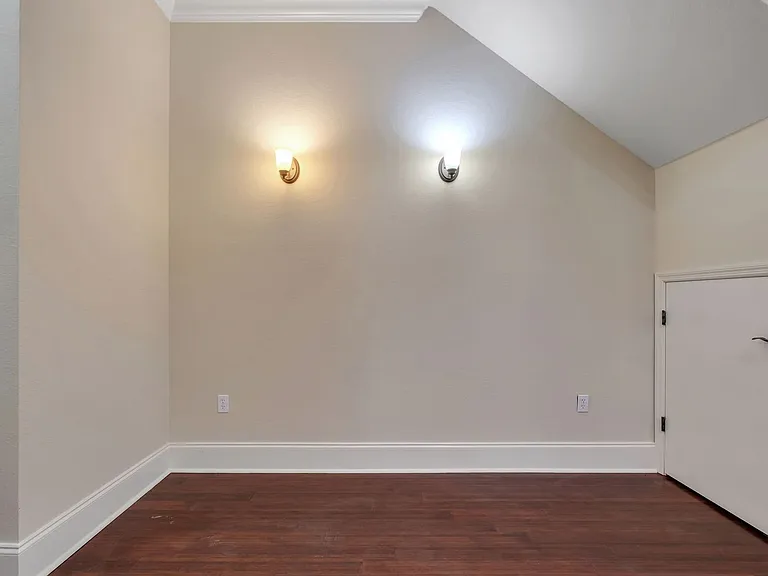 380 E Bradford Rd — Photo 10