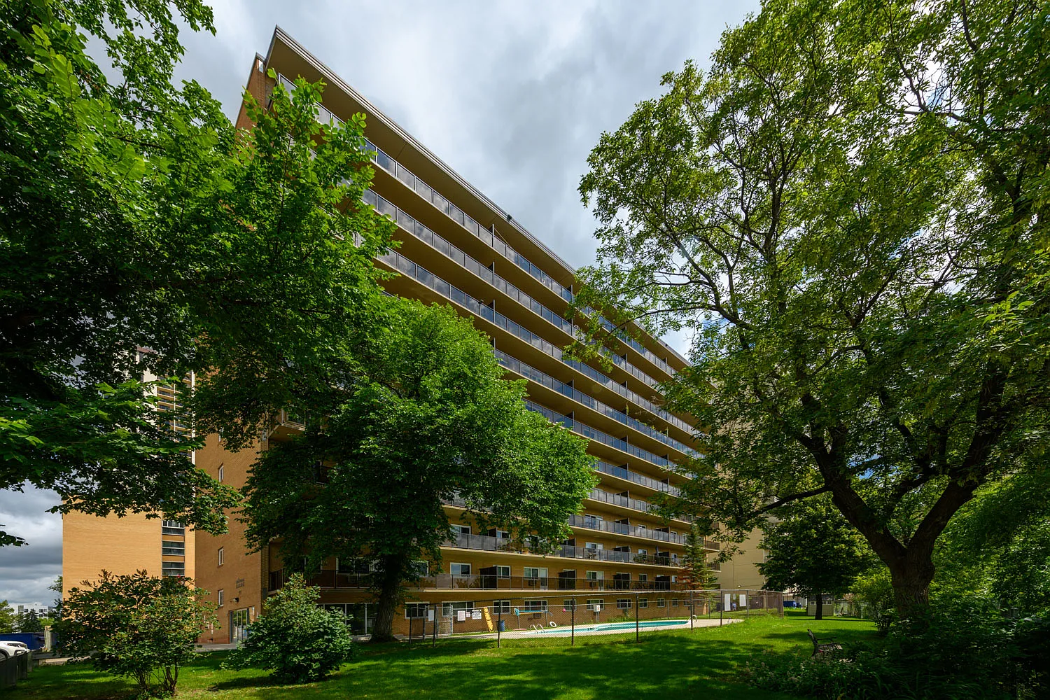 River Crescent Gardens — Photo 1