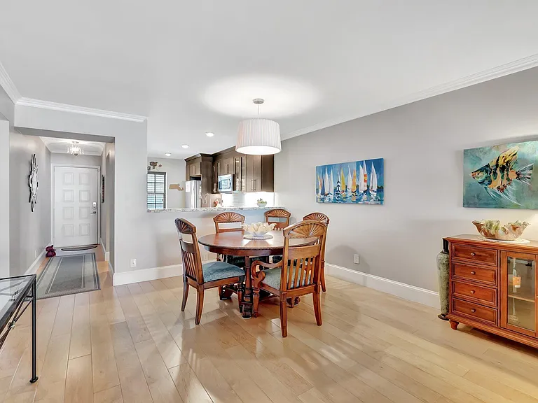 701 Avenue L — Photo 5