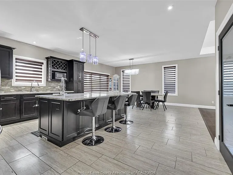 498 Sacred Heart Dr #UPPER — Photo 23