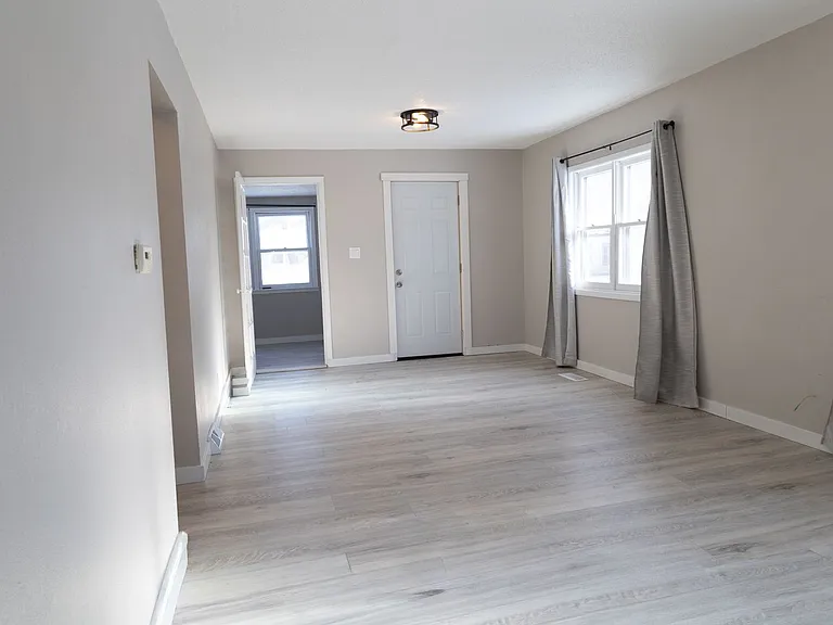 1133 Columbia St — Photo 15