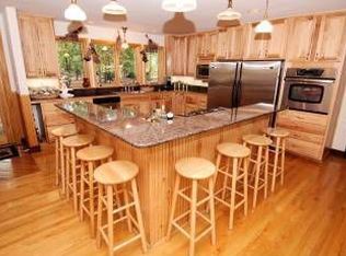 10212 Milstead Rd, Great Falls, VA 22066