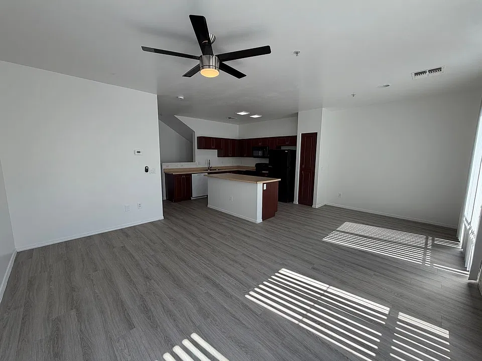 2450 W Glenrosa Ave #8