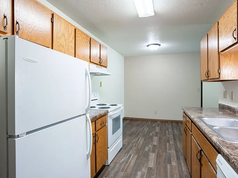 Grand Forks, ND Columbia West Apartments | 21C | Kitchen