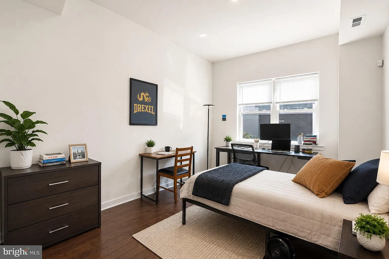 2 bed, 800 sqft, $1,500 — Photo 2
