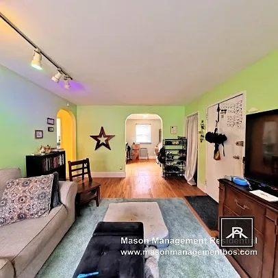 3 bed, 1.0 bath, 898 sqft, $3,000 — Photo 2