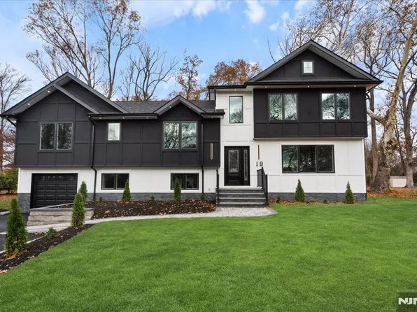 18 Clinton Pl, Woodcliff Lake, NJ 07677
