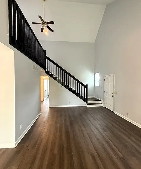 502 Clubhouse Ct — Photo 2