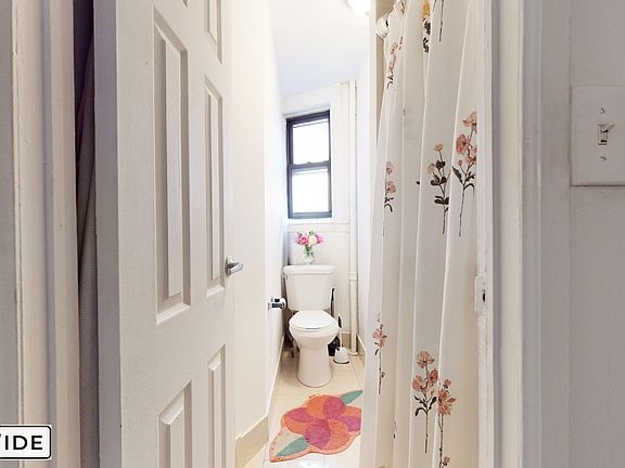 5th image of 304 E 62nd St APT 19