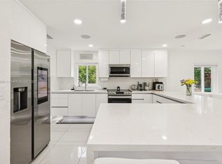 7711 NW 38th St, Hollywood, FL 33024