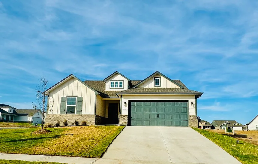 4 bed, 2097 sqft, $2,650 — Photo 1
