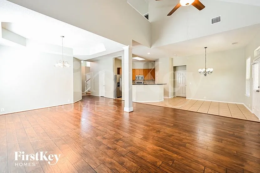 5 bed, 3.0 bath, 3248 sqft, $2,875 — Photo 3
