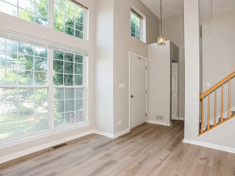 645 W Georgian Ct — Photo 3