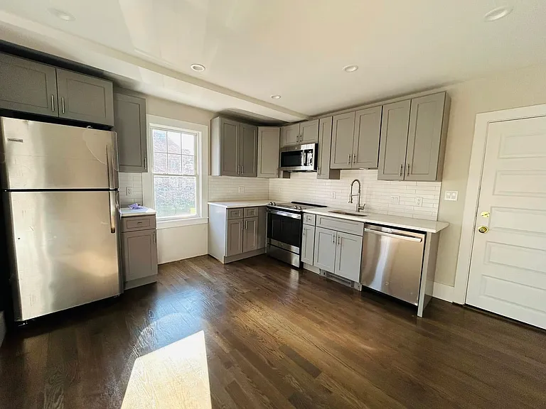 12 Lincoln St #4 — Photo 5