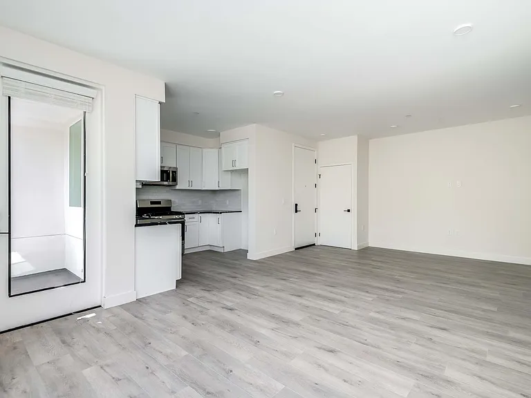 6120 Woodman Ave #102 — Photo 18