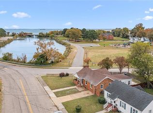 1416 Hampton Dr, Newport News, VA 23607