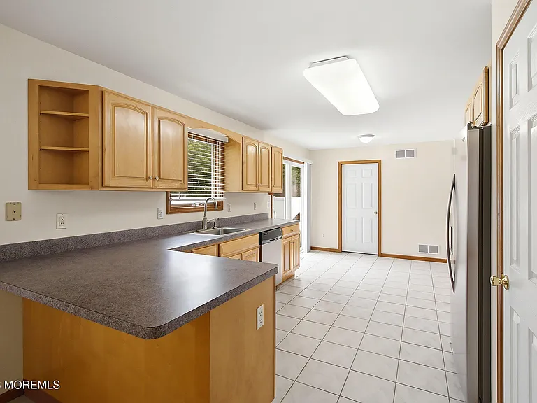 92 Birch St — Photo 11