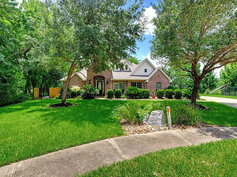 226 Jade Point — Photo 36