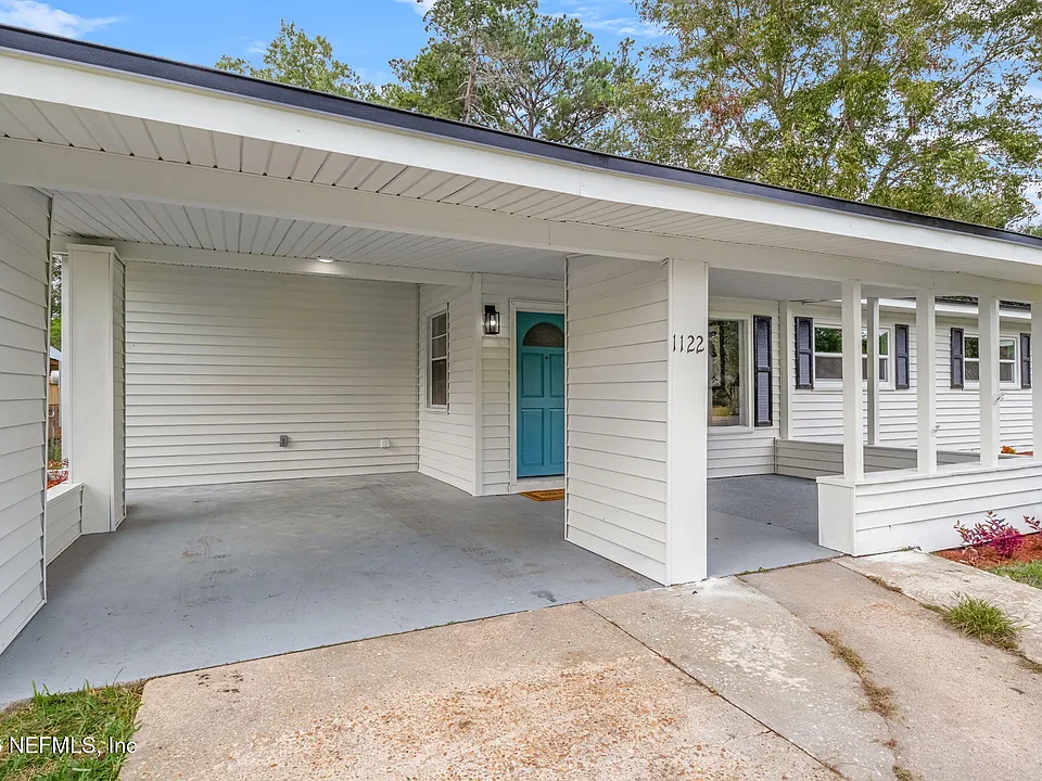 1122 La Marche Dr