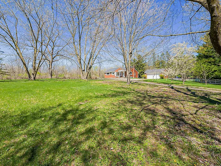 8701 Brookville Rd — Photo 49