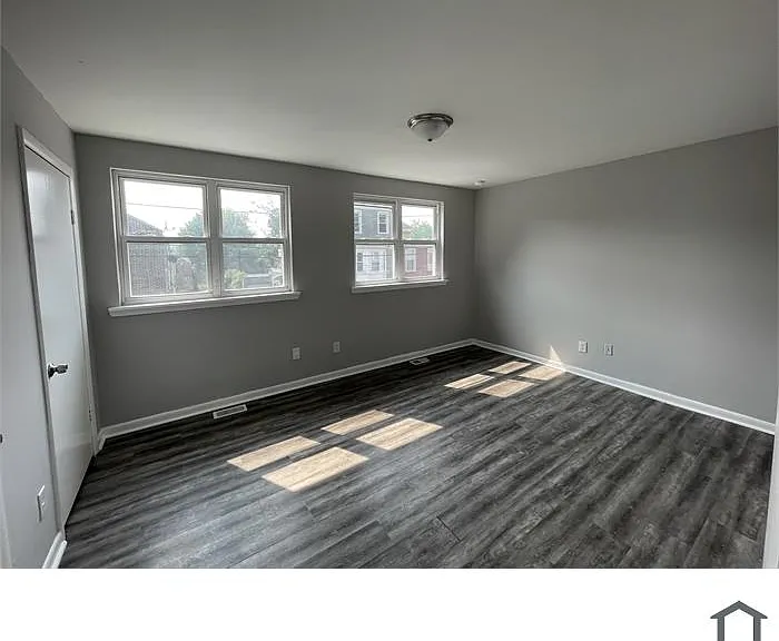 261 E Haines St — Photo 11