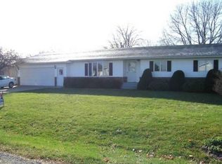 25445 Indian Ridge Rd, Sterling, IL 61081