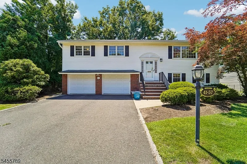 4 bed, 2.5 bath, 2184 sqft, $5,000 — Photo 1