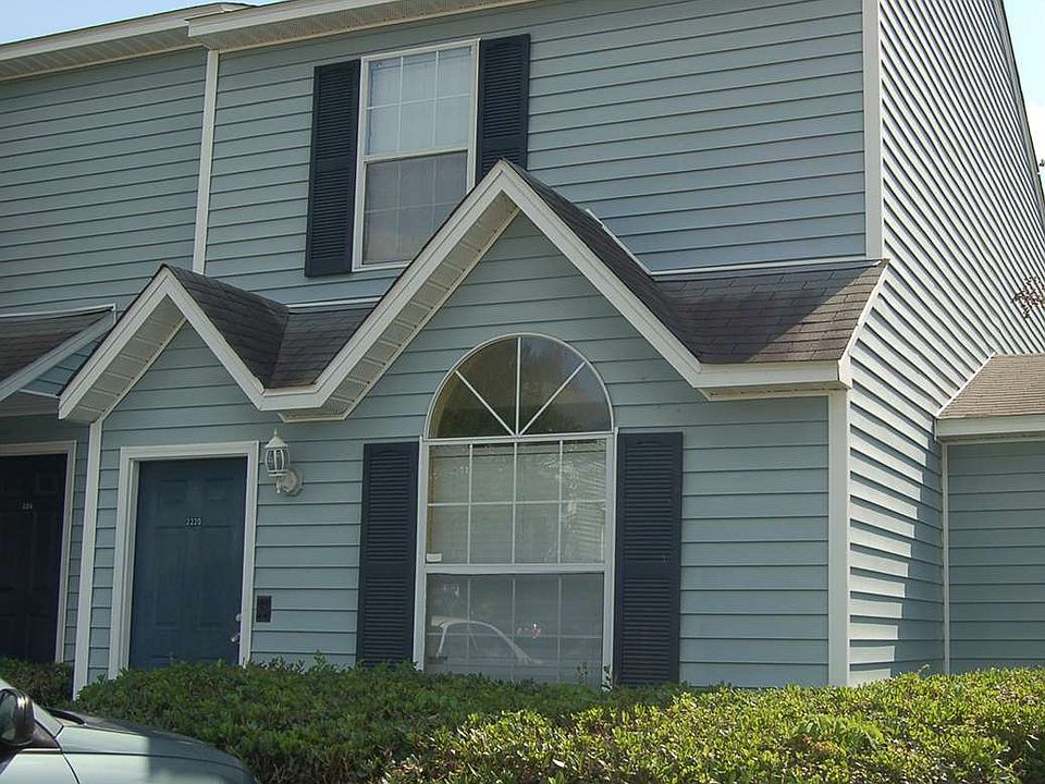 1st image of 2220 Timberwood Cir S